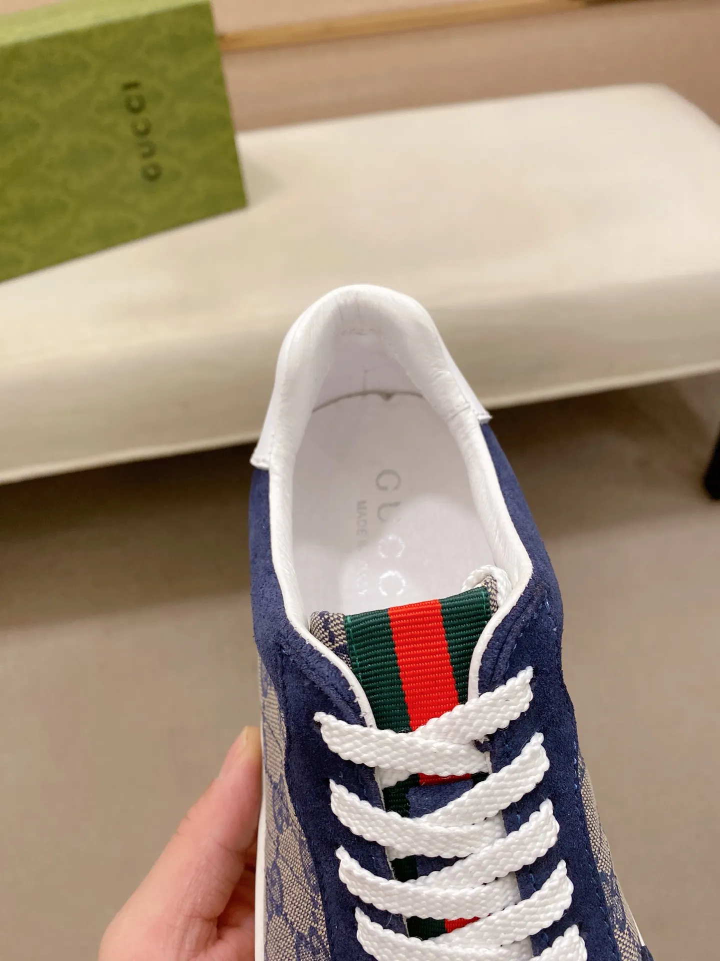 Factory price: 440💰 (GUCCI) The latest model from the official website 🎁🎁Casual and fashionable men's shoes👟, hot style 💥The version is simple and elegant, exclusive for trendy men. Unique official website latest brand elements 👑Gucci original decoration, fashionable and generous, the fabric is original cowhide ✅sheepskin lining, the official website specifies wear-resistant casual outsole, the classic model is taken in kind at the counter🎬38-44 (45 is not returned or exchanged)